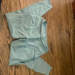 Eddie Bauer trail tights- high rise
NWOT, size medium- color mineral green